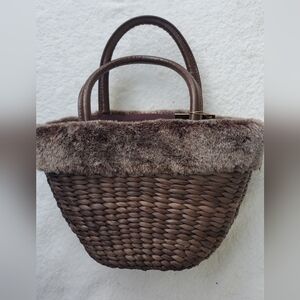 NWT Basket With Faux Fur  Very Pretty Brown Bath & Body Works‎